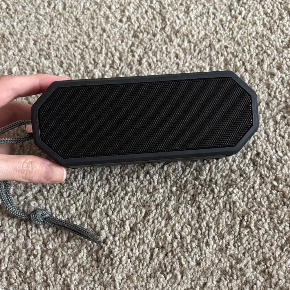ALTEC LANSING PORTIBLE SPEAKER WORKS WATERPROOF - Picture 4 of 6